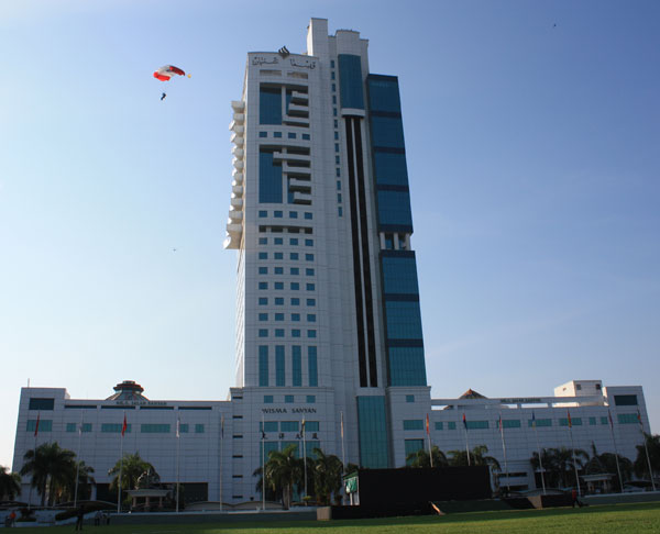 Aziz Ahmad BASE jumping off Wisma Sanyan in Sibu, Sarawak